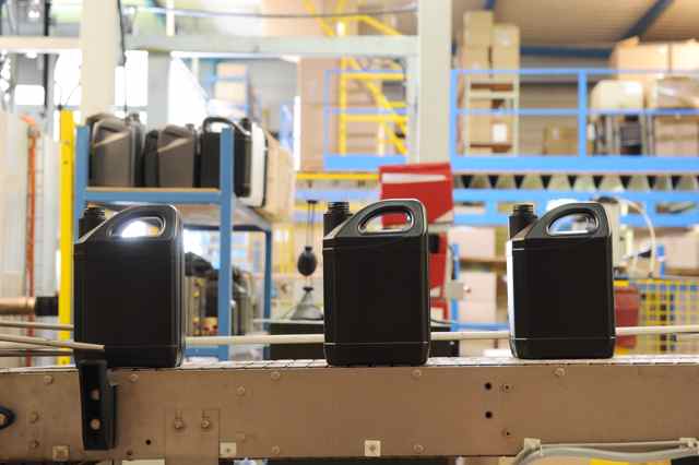 soufflage Plastil fabrique et distribue une large gamme de tubes plastiques